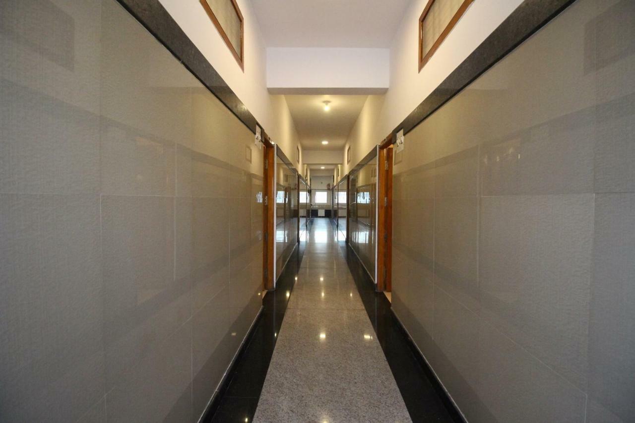 Oyo Flagship 30734 Jeevan Lodge ชิโมกา ภายนอก รูปภาพ